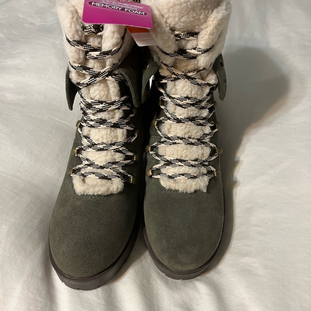 Skechers Brand New Winter Boots - Picture 2 of 6